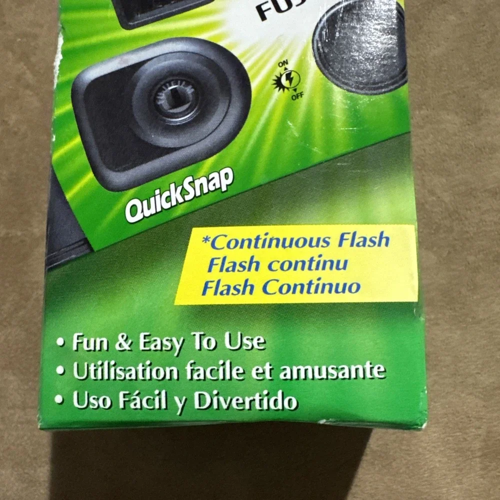 Fujifilm Fuji Quicksnap 400 Single Use Disposable 35mm Camera Flash Exp 03/2015